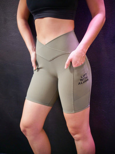Ribbed Seamless Pocket Shorts